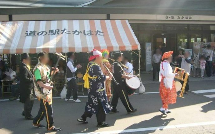 道の駅「たかはた」で行われるイベント風景
