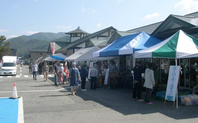 道の駅「たかはた」で開催されるイベント風景