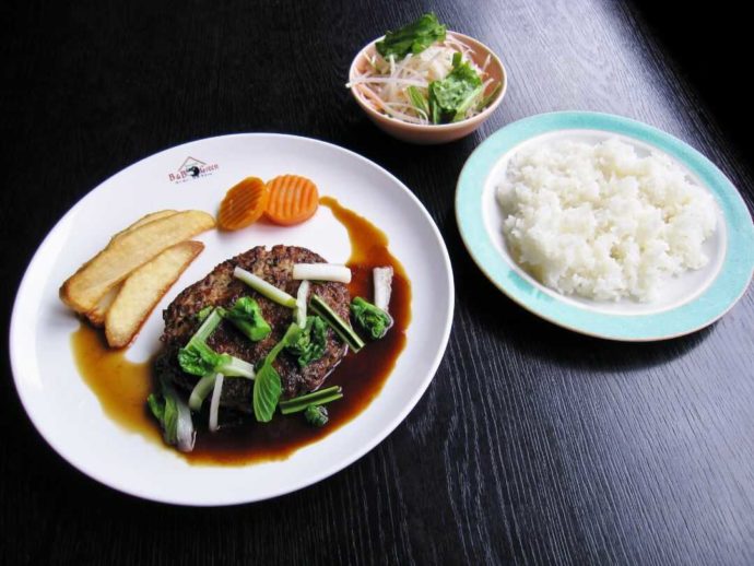 道の駅「たかはた」にあるレストラン縄文で販売されている縄文ハンバーグ