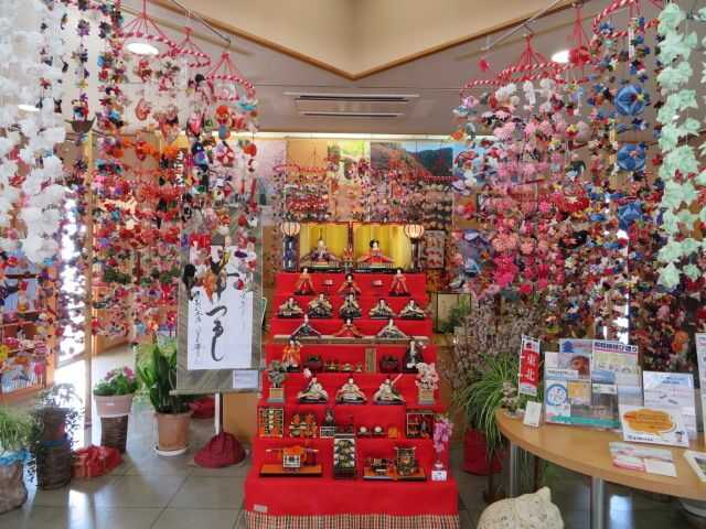 道の駅「たかはた」で行われる町民の作品展の様子
