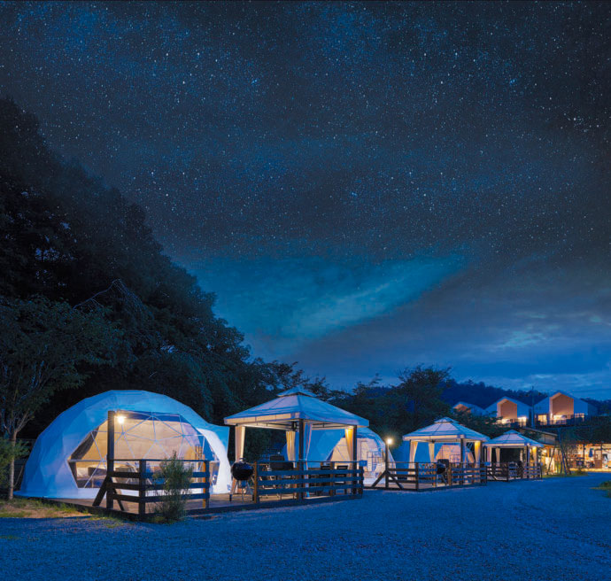 京都るり渓温泉 for REST RESORTの夜のドームテント