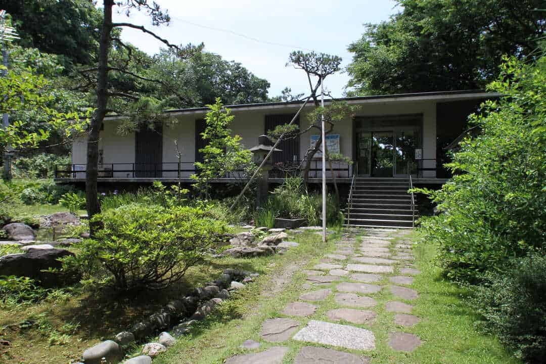 新潟県三島郡にある良寛記念館の入り口