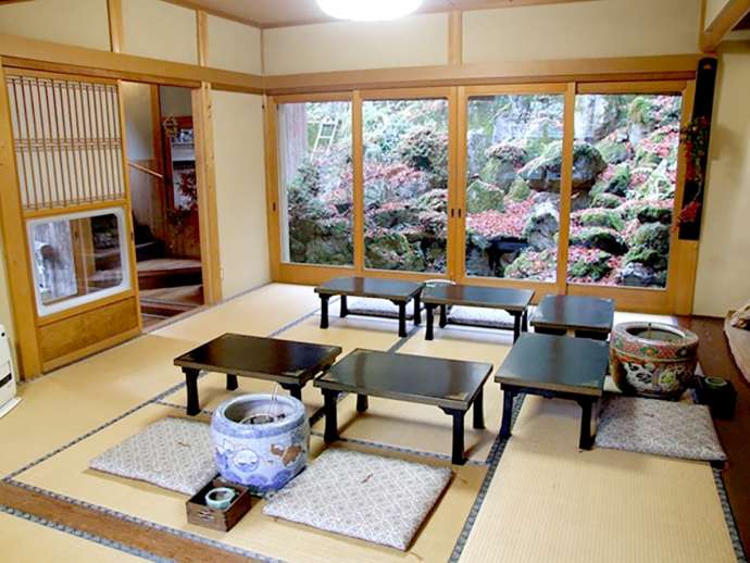 「渓流魚料理のお店 醒井楼」内部の食事をいただくお部屋(和室の一例・その1)