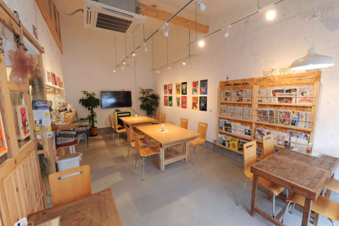 宮城県本吉郡南三陸町の「南三陸さんさん商店街」にある「雑貨と珈琲の店 サタケ」の内観