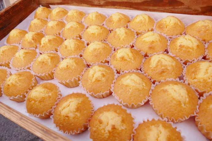 宮城県本吉郡南三陸町の「南三陸さんさん商店街」で売られているお山のマドレーヌ