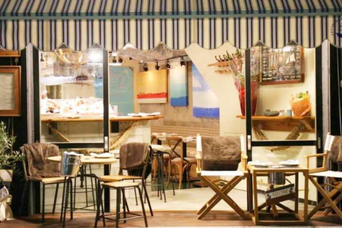 代々木上原駅の近くにある「Fresh Seafood Bistro SARU」の外観