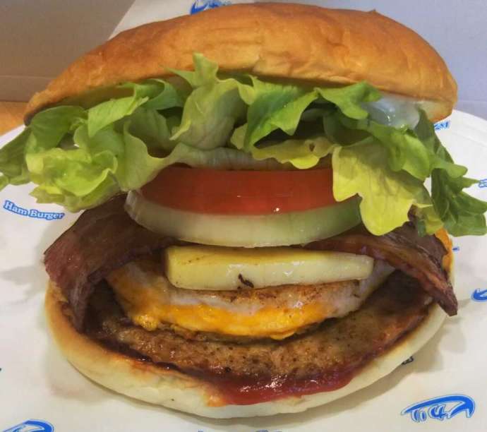 させぼ五番街にあるハンバーガーショップ ヒカリのバーガー