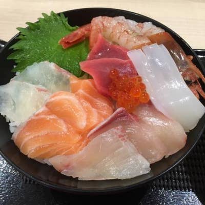 「がっつり市場」で販売されている「海鮮丼」