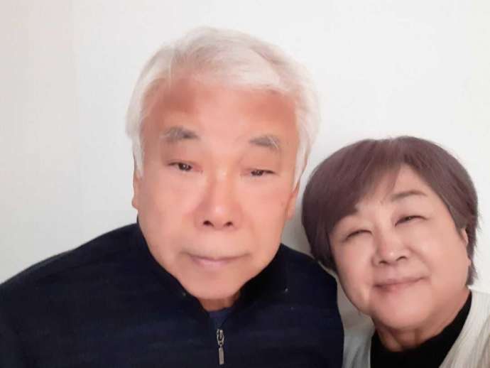 「晴栄窯」で体験コースの講師を務める一井ご夫妻