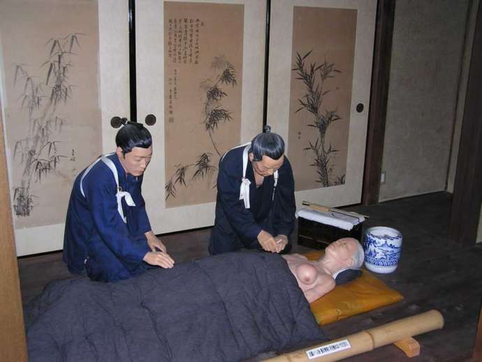 春林軒内部にある手術を再現した人形