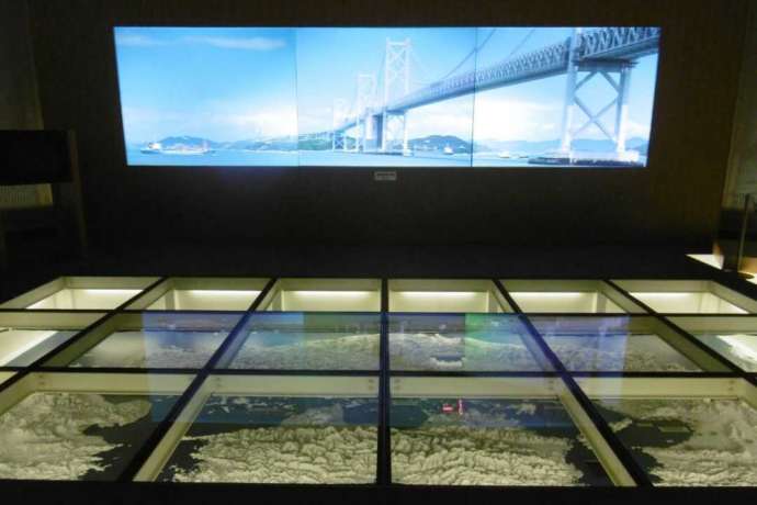 瀬戸大橋記念館内の第1展示室の様子