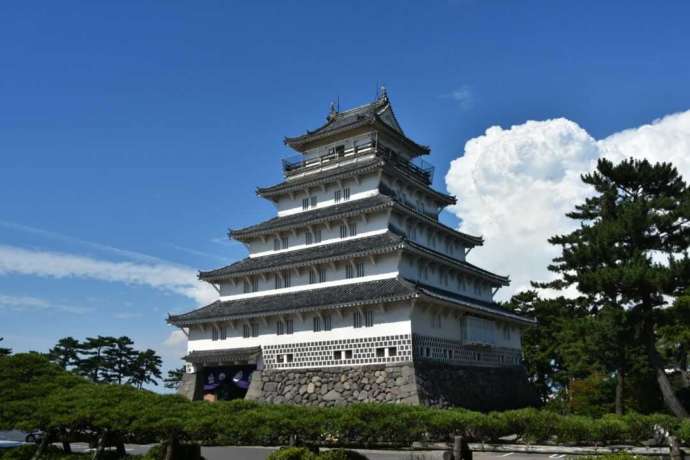 西の櫓前から見た島原城天守閣
