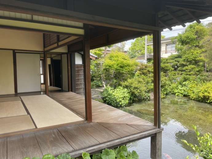 湧水庭園四明荘の庭園風景