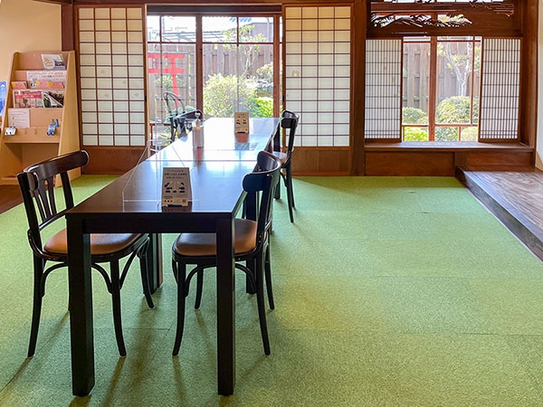 しまばら湧水館のくつろぎ空間