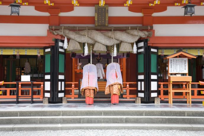 熊野速玉大社に祈りを捧げる