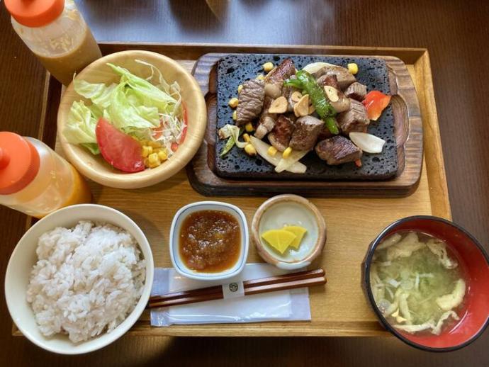 かもめ亭の五島牛サイコロステーキ定食