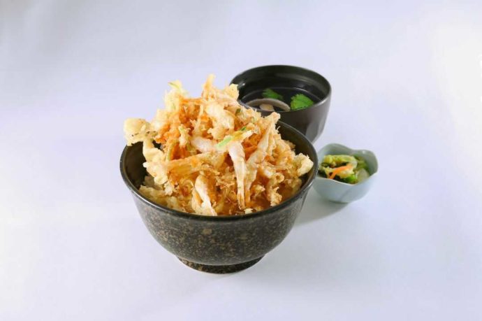 ボリューム満点の白エビかき揚丼