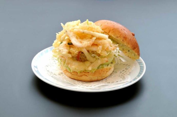 人気ご当地バーガー白エビバーガー