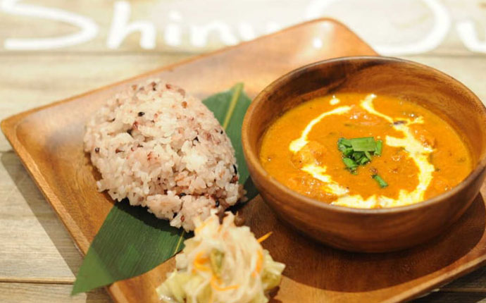 シャイニーアウル富ヶ谷で食べられるチキンカレー