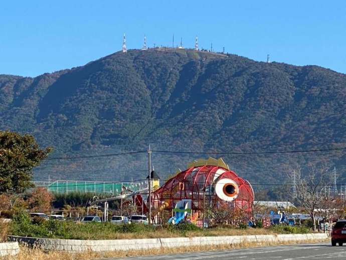 山口県防府市にある「道の駅 潮彩市場防府」から徒歩で行けるメバル公園