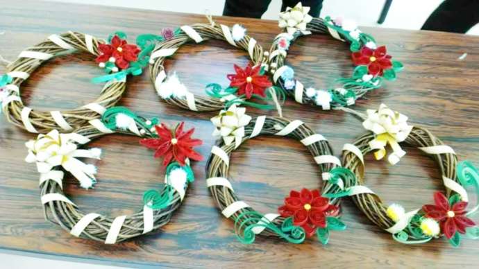 「手芸工房Hana」の紙巻アージュ®体験クリスマスリース