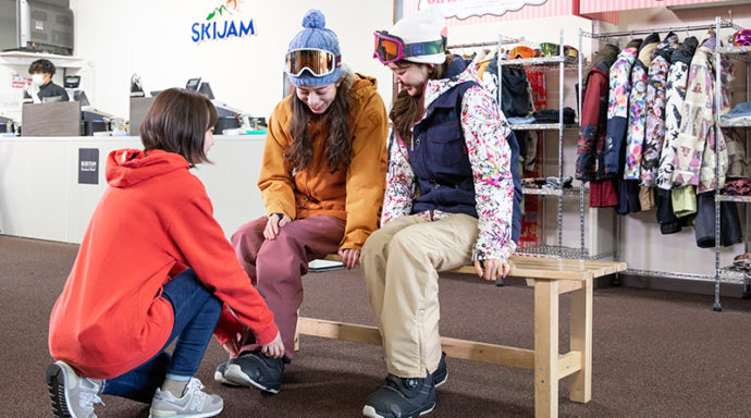 スキージャム勝山のレンタルプラザ店内の様子