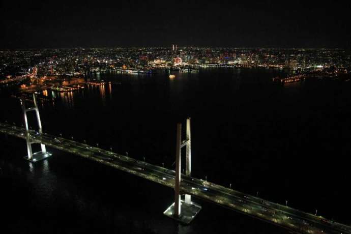 ベイブリッジからの横浜の夜景