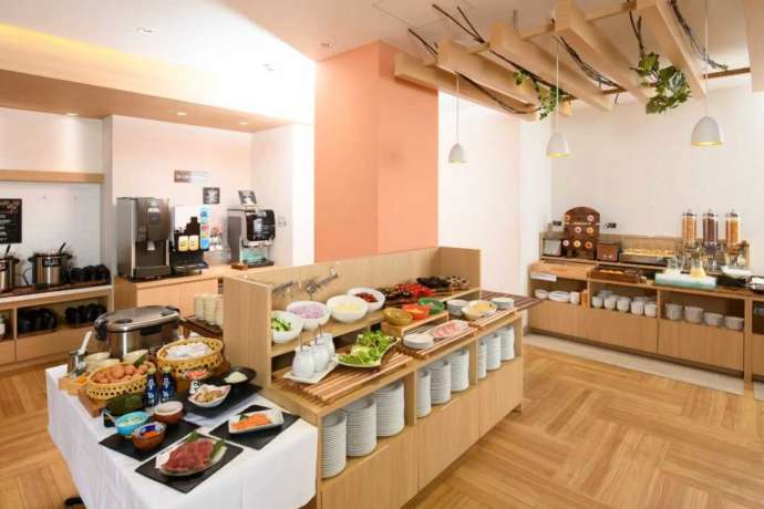 「ホテルソビアル 大阪 ドーム前」の朝食ビュッフェ会場の様子