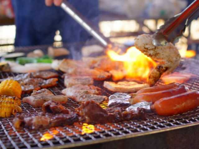 ボリュームたっぷりのお肉500gバーベキューコースの様子