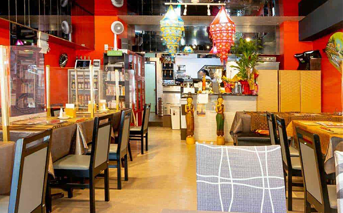 東京都荒川区にあるSOL BANGKOKの店内