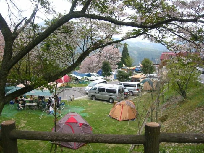 サンビレッジ曽爾奥香落オートキャンプ場ではわいわいキャンプができる