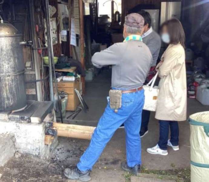 杉乃精の工房にいる参加者と社長