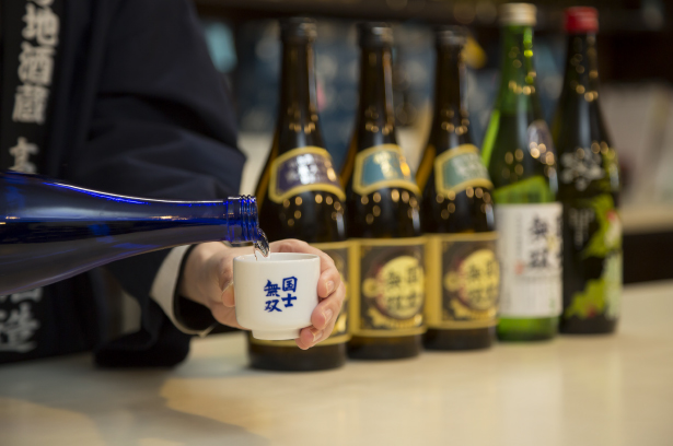 髙砂酒造の試飲の様子