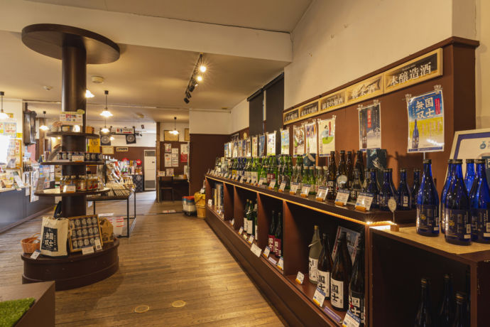 髙砂酒造の直売店の様子