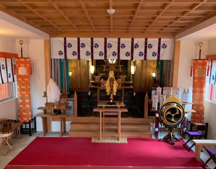 静岡県浜松市にある高塚熊野神社の内観