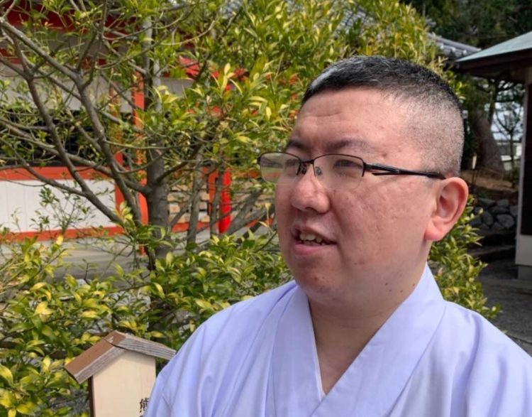 静岡県浜松市にある高塚熊野神社の戸塚禰宜