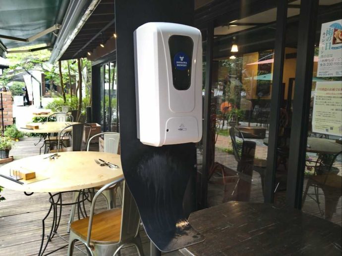福生のビール小屋の入り口にあるアルコール消毒の機械