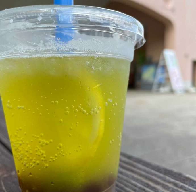 丹後王国「食のみやこ」にある「タピオカエイト」のタピオカドリンク