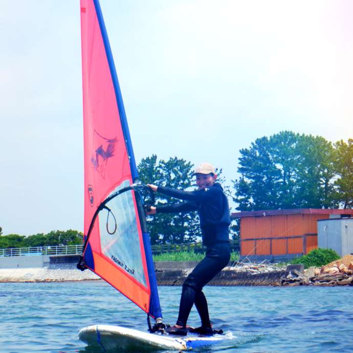 WIND VILLAGEのウインドサーフィン体験の様子