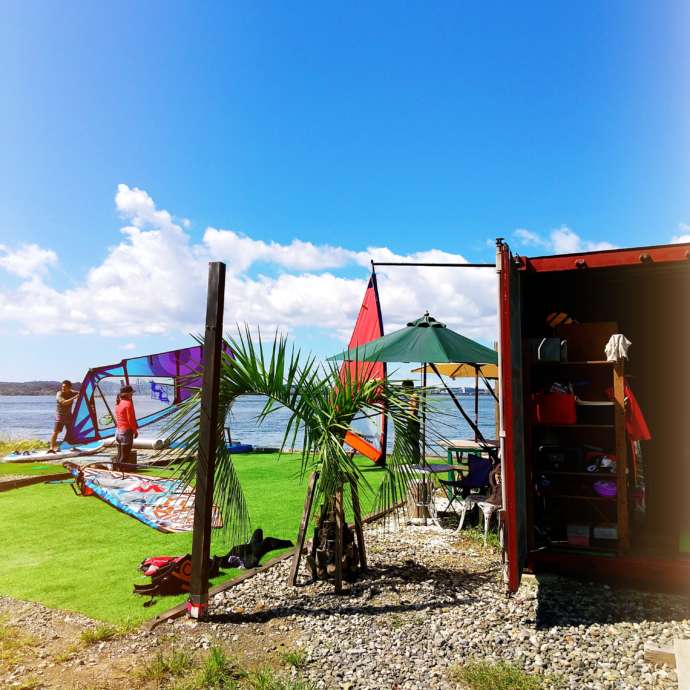 WIND VILLAGEの外観と敷地内の様子