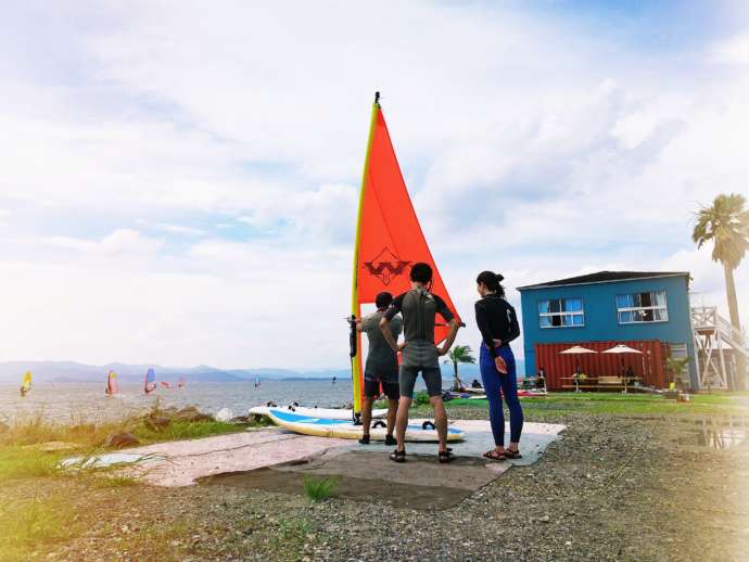 WIND VILLAGEの外観と敷地内の様子