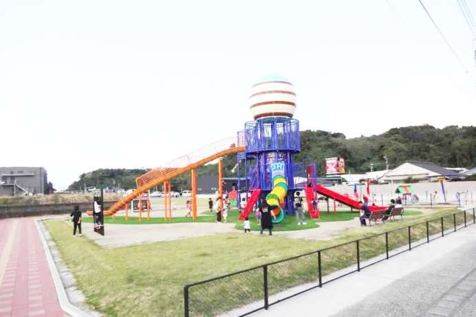 鹿児島県垂水市の「道の駅たるみずはまびら たるたるぱあく」にあるこども広場