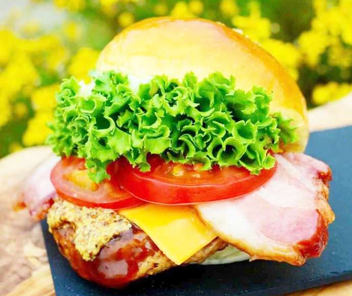 鹿児島県垂水市の「道の駅たるみずはまびら たるたるぱあく」でいただけるBSTバーガー
