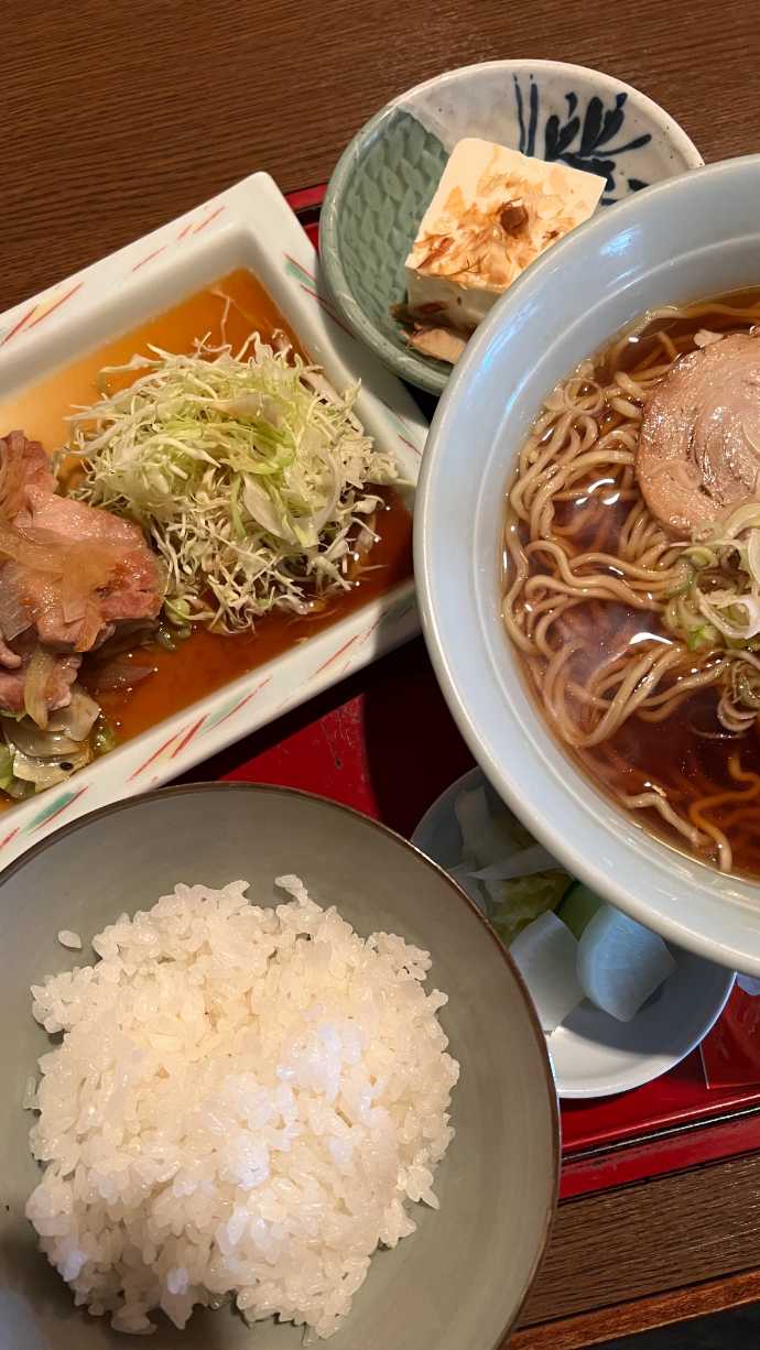 「食べ処・飲み処三ちゃん」の定食ラーメン付き