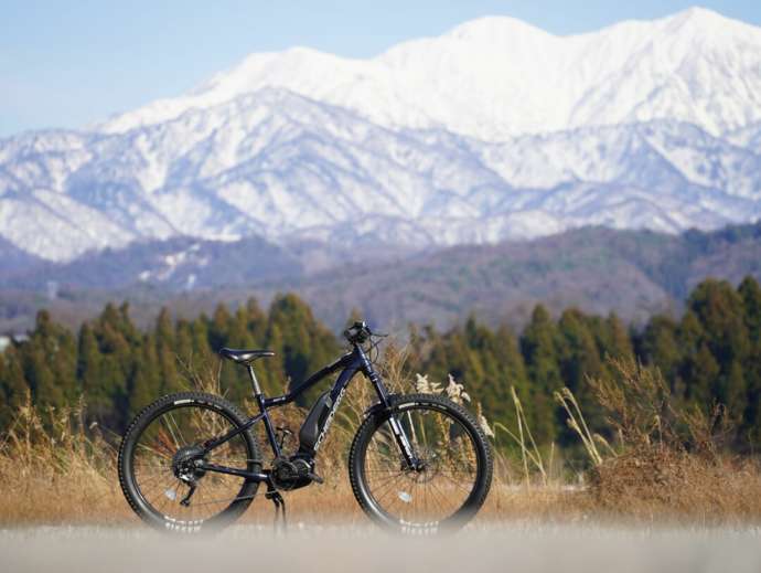 立山町観光協会のE-BIKEと立山連峰