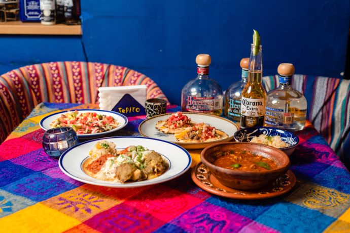 テピートのカラフルな食卓とメキシコのお酒