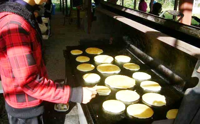 チロリン村キャンプグランドのパンケーキサービス