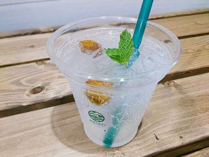 鳥羽マルシェのテイクアウトコーナーで買える梅スカッシュ