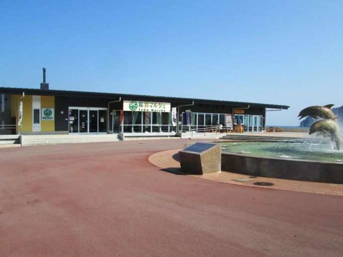 三重県鳥羽市にある鳥羽マルシェの外観