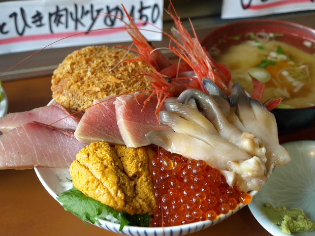 マルトマ食堂のマルトマ丼